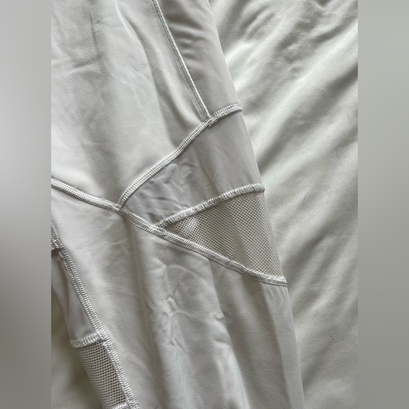 LULULEMON White/Mesh Lightweight Quick Dry Leggings Size 8 - Picture 7 of 8